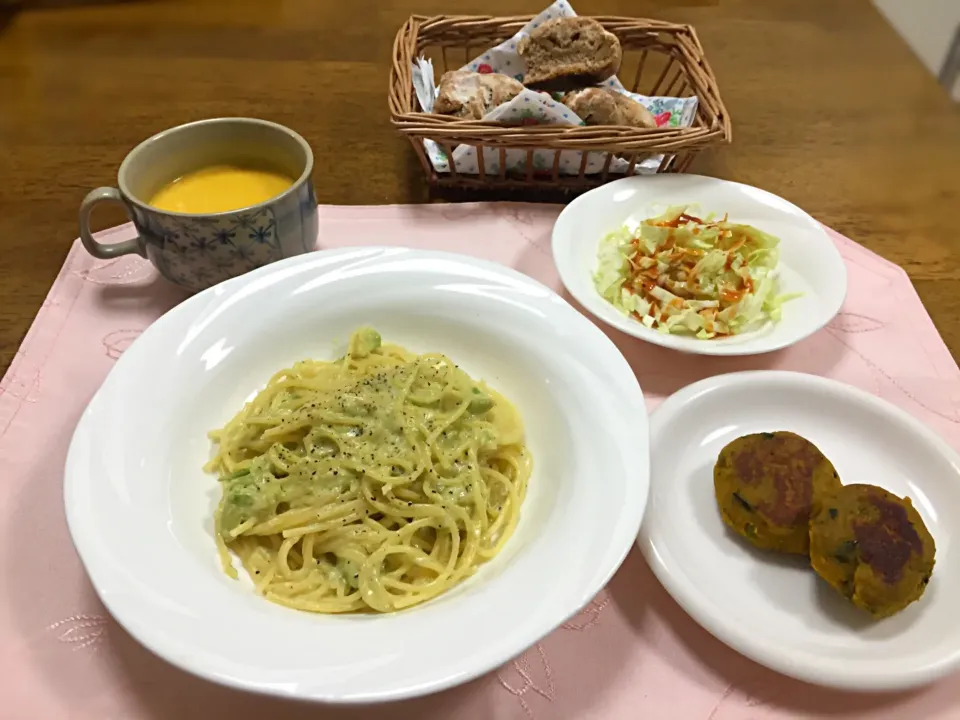 アボカドのクリームパスタ、にんじんのポタージュ、はちみつとくるみのカンパーニュなど|krchopさん