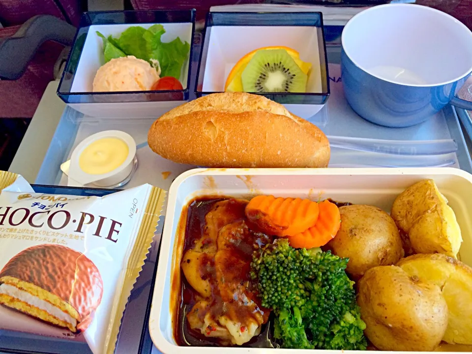 Snapdishの料理写真:今日から台湾旅行！！チャイナエアラインの機内食うまうま！！|さらば広島の長きまつげ(東京なう)さん