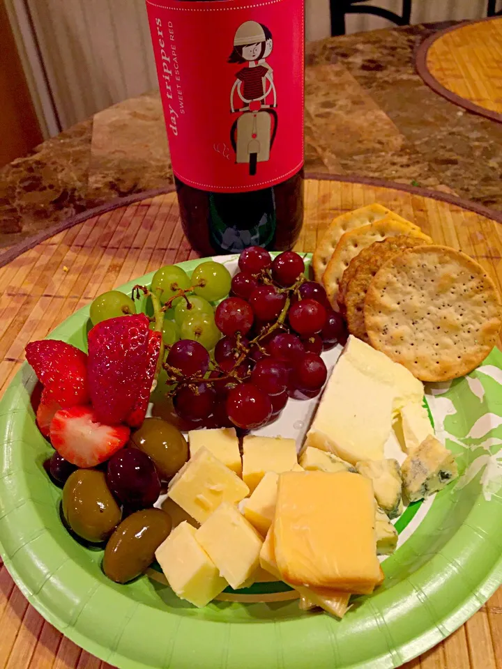 Paired cheese, fruits with red wine|Nillersさん