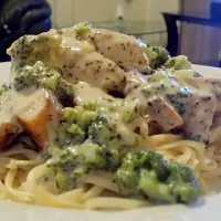 Snapdishの料理写真:#simplysavory Grilled Chicken, Broccoli and Linguini in Alfredo Sauce.|Shawndell Abramsさん