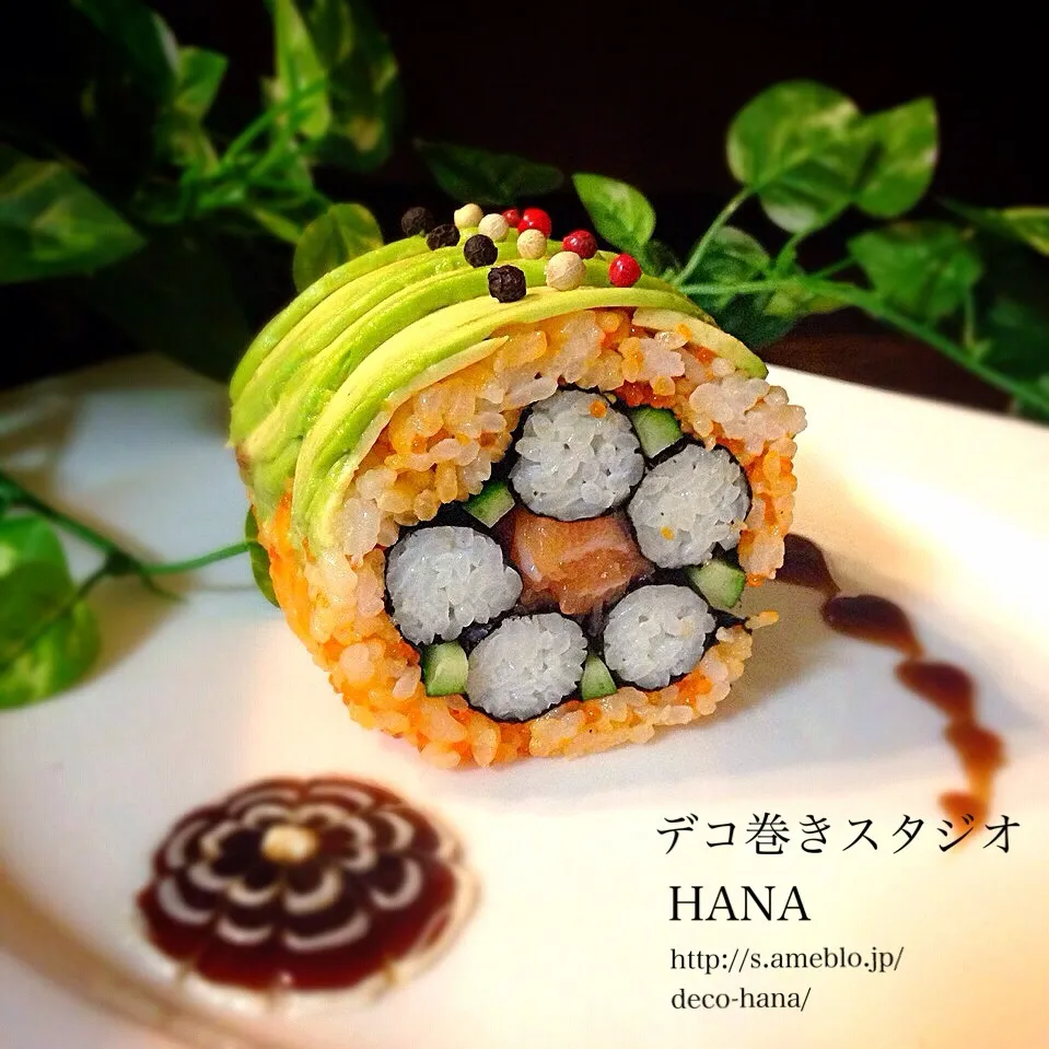 『基本のお花アボカド＆サーモンの裏巻きバージョン』の飾り巻き寿司|DECO-HANA(旧:デコ巻きスタジオHANA)さん