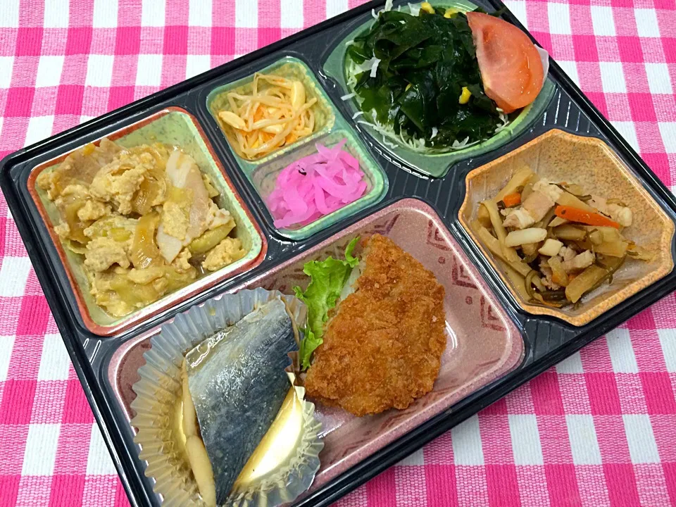 Snapdishの料理写真:骨なし鰆の味噌煮 日替わり弁当 豊川市仕出し|Naokazu Kuritaさん