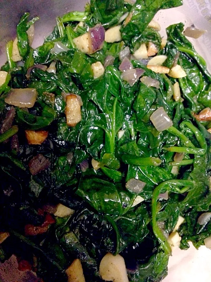 Sautéed spinach with red onion and garlic|Shakoya Singletonさん