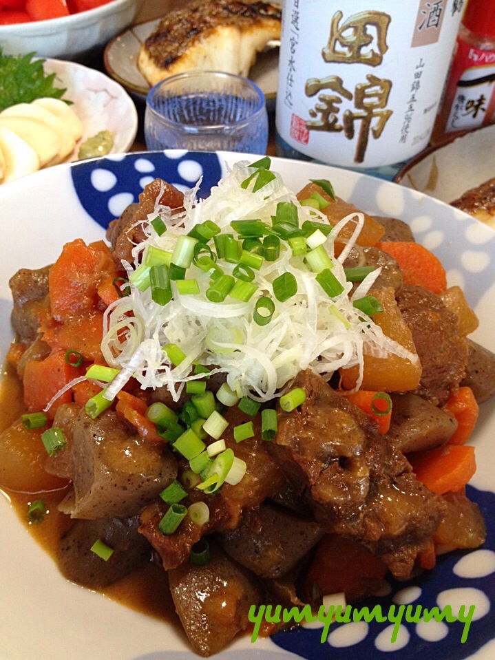 牛すね肉の煮込みです 少し甘めのこってりお味噌が 柔らかお肉や蒟蒻にとろりン しみしみ ゆんゆんゅん Snapdish スナップディッシュ Id Zrouza