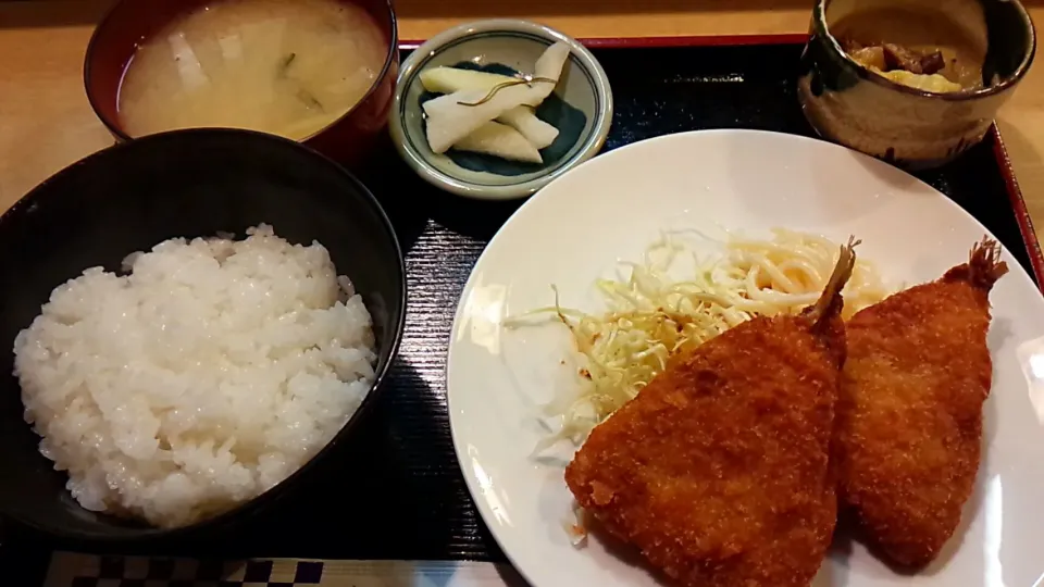 ワンコインランチ　アジフライ定食|ぶりじっとえいちぇるさん