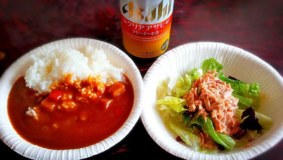 宿で自炊して、お昼ご飯はカレー(*^^*)
またまた、雪でキンキンに冷えたビ～ルを添えて♪
午後のスキーも頑張る(≧∇≦)Ｖ|ぎるママさん