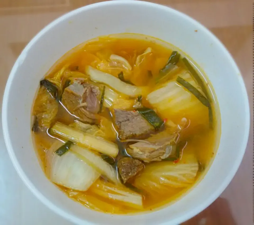 Snapdishの料理写真:Kimchi soup with beef|Hebi Doさん