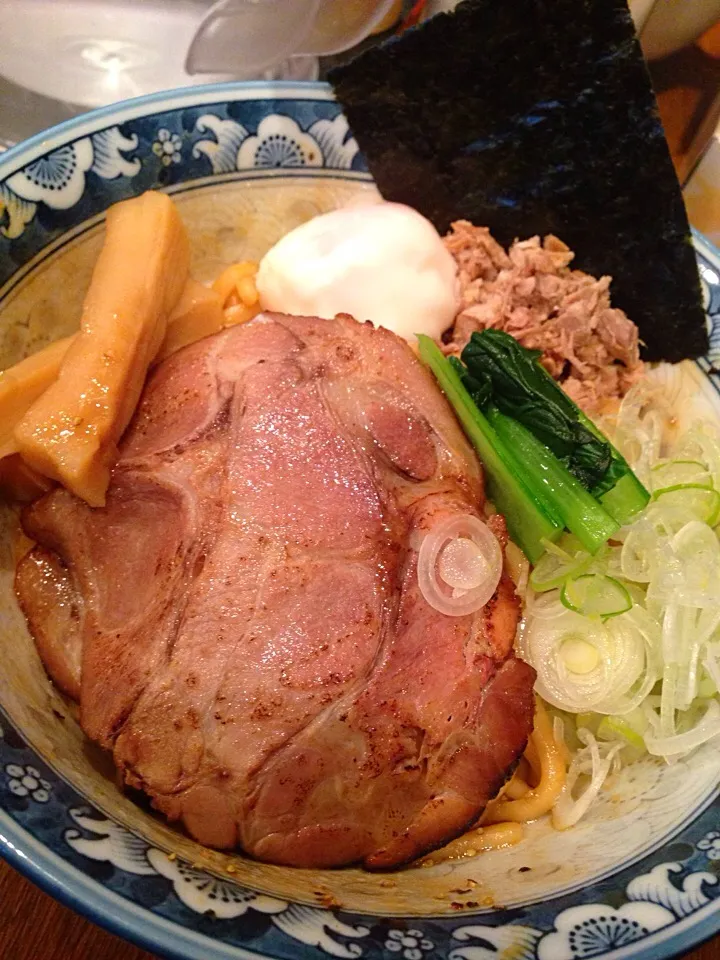 3号油そば@雷鳥 日本橋  店内で打ちたての極太麺がモチモチすごく美味しいです😍|アイさん