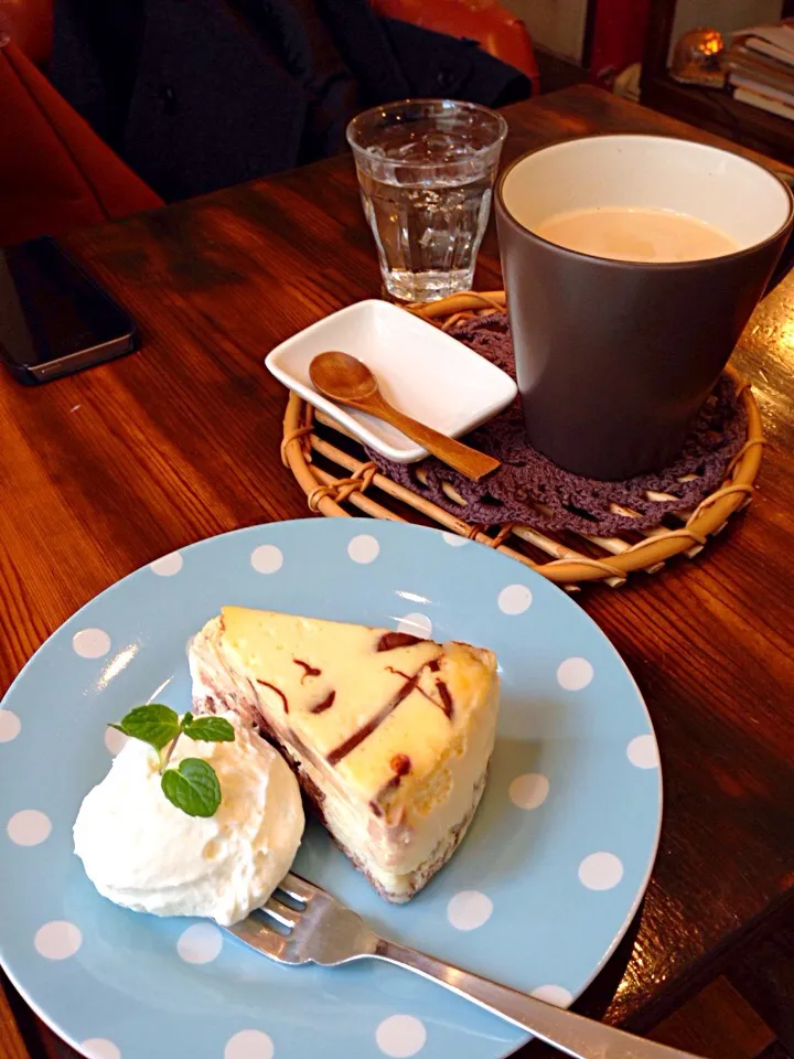 チョコレートチーズケーキとロイヤルミルクティー|ミキさん