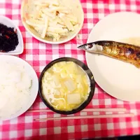 かきたま汁、焼きさんま、マカロニサラダ、ひじき煮|ちるのさん