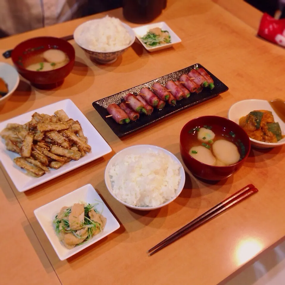 アスパラベーコン、ゴボウの甘辛揚げ、南瓜の胡麻味噌和え、水菜の煮浸し、お麩の味噌汁|はるさん