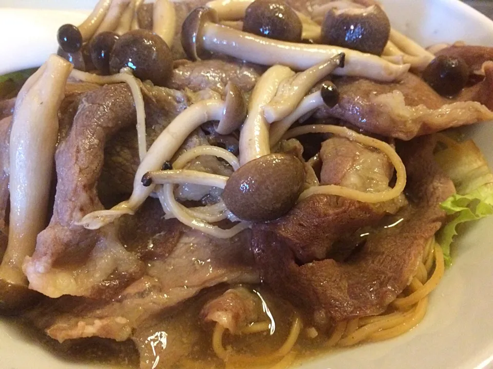 Poached beef ribeye and bunmeji mushrooms with har ji meen in leftover steamboat stock|Ong Sor Fernさん