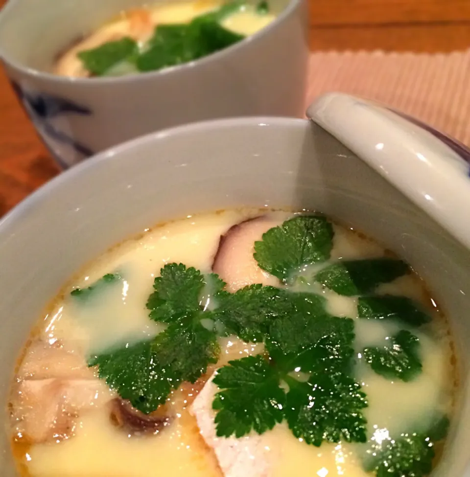 いつもの茶碗蒸しʕ-̼͡-ʔ今日は干し椎茸＆塩鮭＆自家栽培三つ葉ʕ-̼͡-ʔ|七海さん