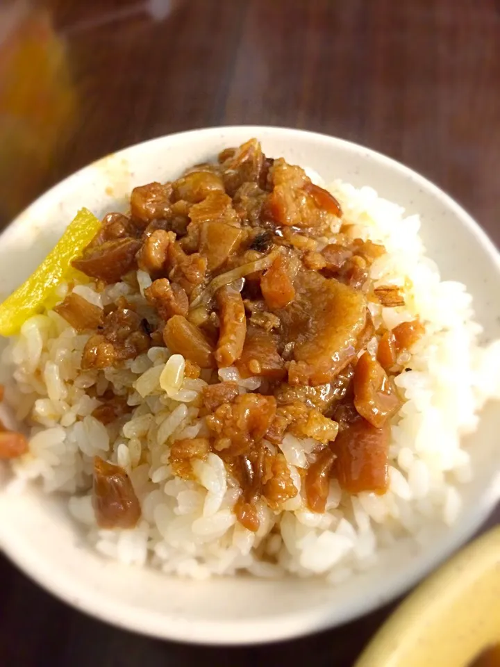 台湾屋台飯の代表選手！魯肉飯＼(^o^)／|さらば広島の長きまつげ(東京なう)さん