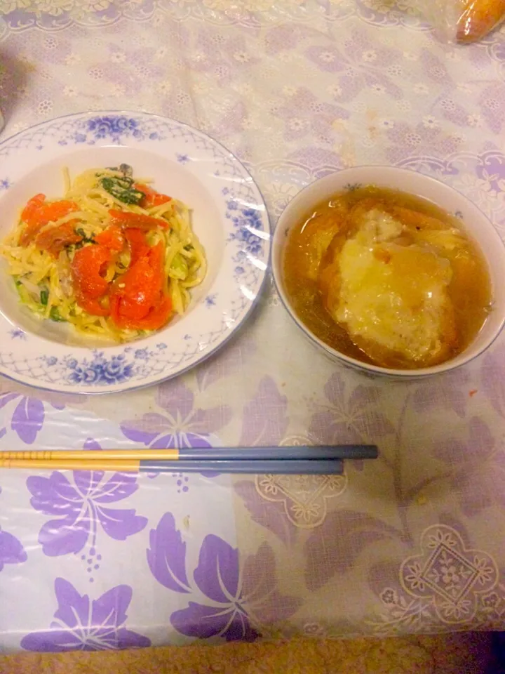 Snapdishの料理写真:昔作った料理🍴〜サーモンとクリームチーズのパスタ🍝、コトコト煮込んだオニオングラタンスープ〜|♥️さん