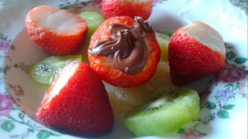 #piña #straberry #kiwi #nutella|kriiizztalさん