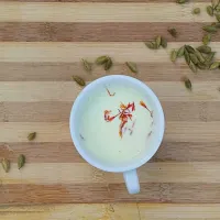 Kuwaiti milk with cardamom and saffron #cardamom #saffron #foodblog|Noor Taffishさん