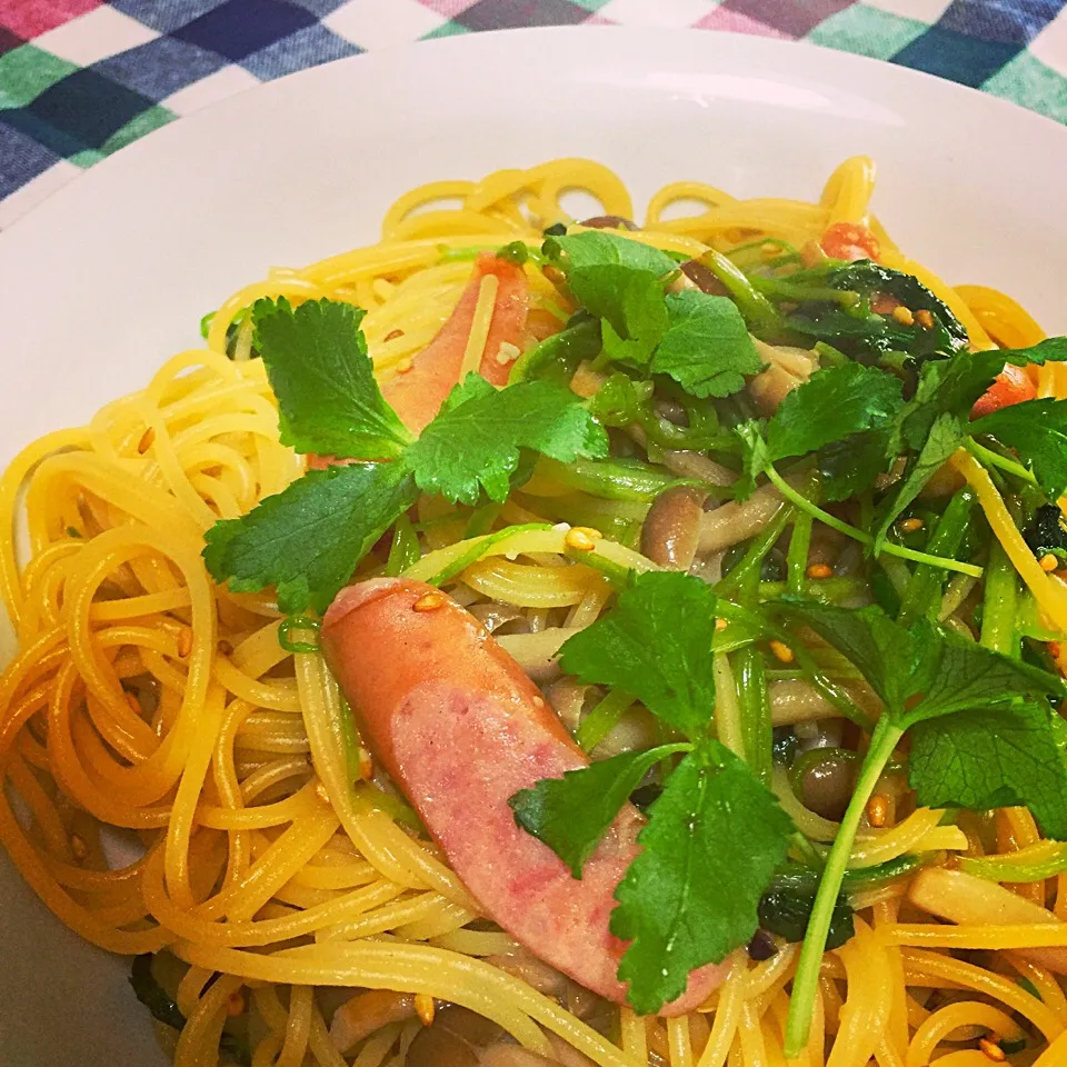 三つ葉がメインのバター醤油パスタ|かすみんさん