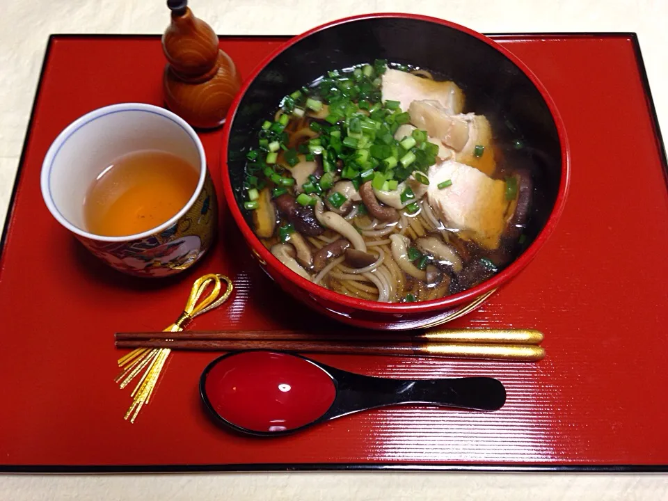 20150209昼食。鶏と椎茸としめじ入り蕎麦。焙じ茶。|Keiko Moritaさん