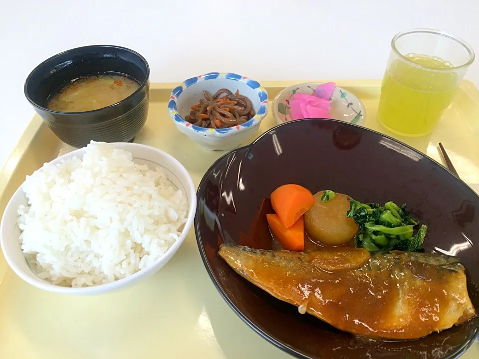 Snapdishの料理写真:今日のランチ『鯖の味噌煮定食』|コージ💫さん