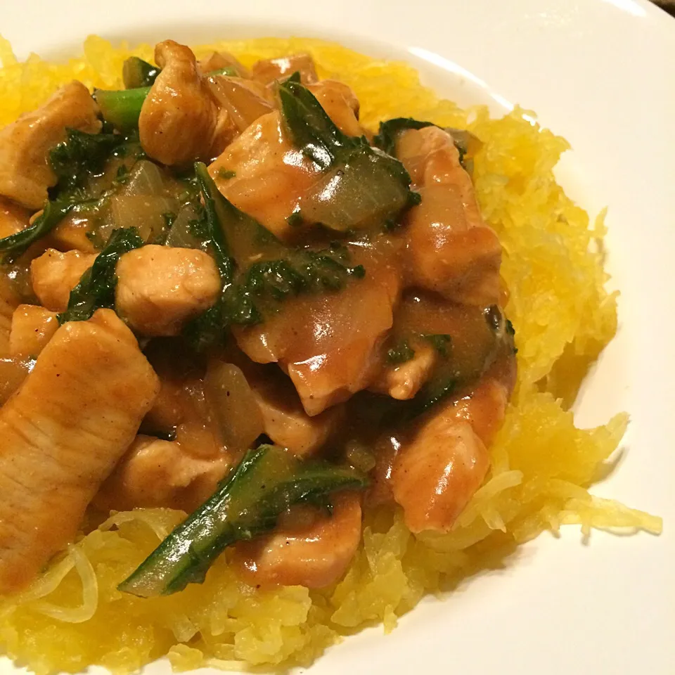 Spaghetti squash with kale chicken curry sauce|Nanaさん