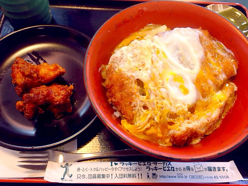 函館 ラッキーピエロ ラッキーカツ丼とチャイニーズチキン|pipioujiさん