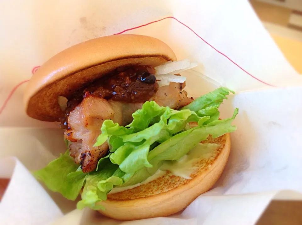 モスの新作「XO醬チキンバーガー🍔」😋|アライさんさん