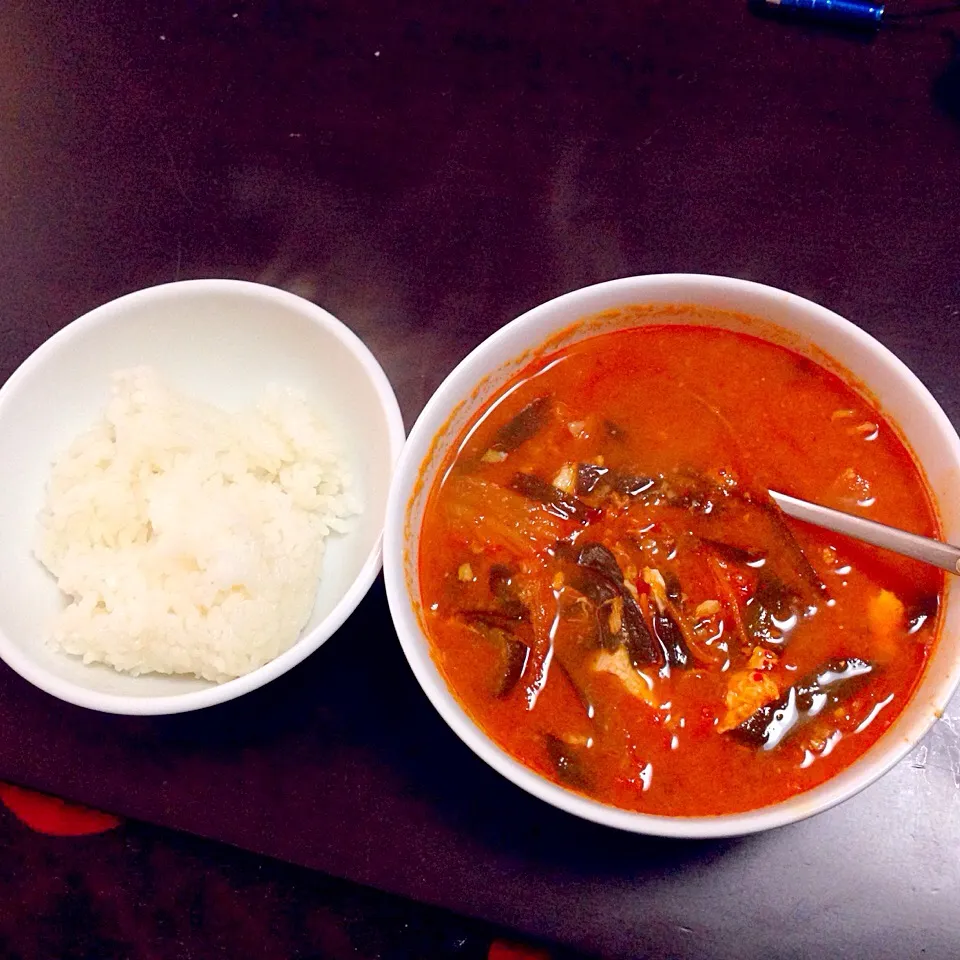 It's so cold out! Kimchi chigae hit the spot!|Taeja Kuさん