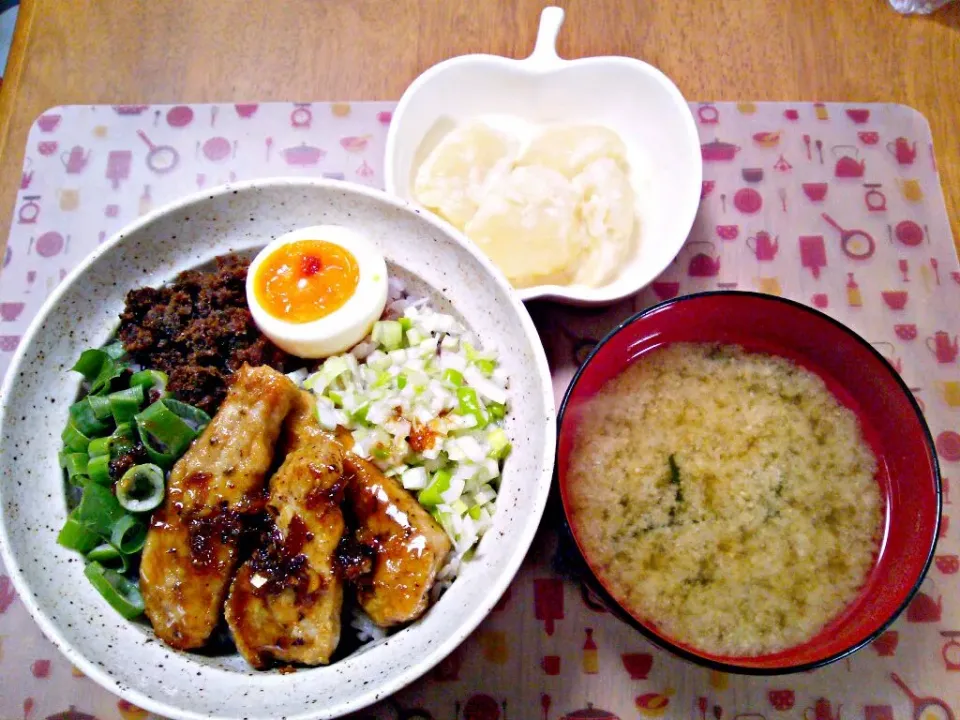 ２月９日 厚切り豚のしょうが焼き丼 じゃがいものにんにくマヨネーズ和え お味噌汁|いもこ。さん