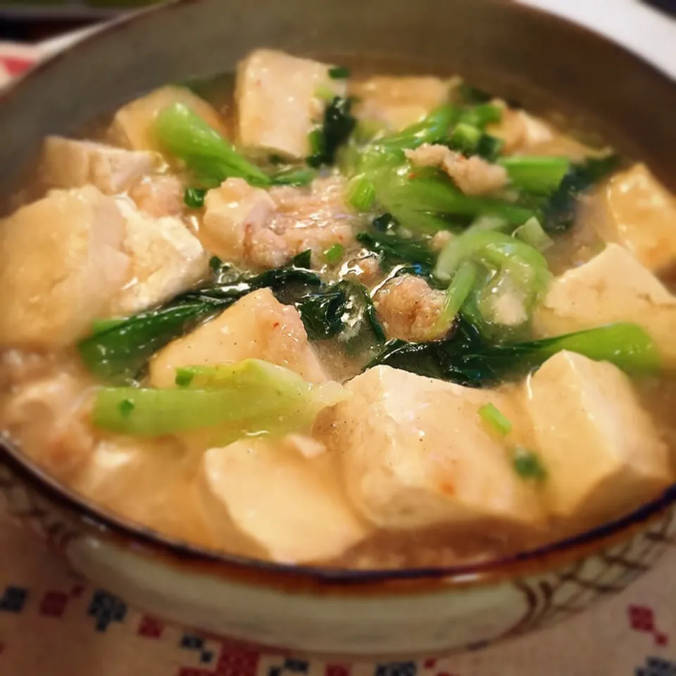 揚げ豆腐とカニ、チンゲン菜のとろみ煮♡

ふわふわの揚げ豆腐と､トロトロのカニ餡がたまらない!
簡単なのに上品な味の一品です｡
寒い夜、あんかけ料理食べるとカラダがポカポカ芯から温まりオススメです！|ユウリンさん