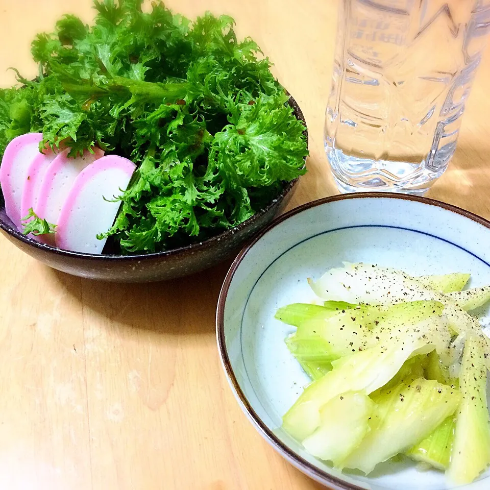 蒲鉾とわさび菜で板わさサラダとセロリの塩レモンマリネ|たまこっこさん