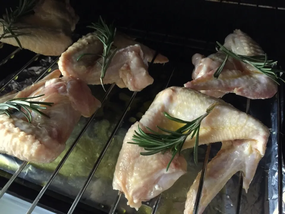 Snapdishの料理写真:Ali di #pollo massaggiate con #olio e rosmarino|matteo pisanoさん