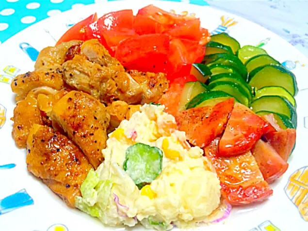 ステキソーセージと鳥肉オリーブオイルサラダ - Fried chicken olive oil & steak sausage salad ❤️😋✨|Liezlさん