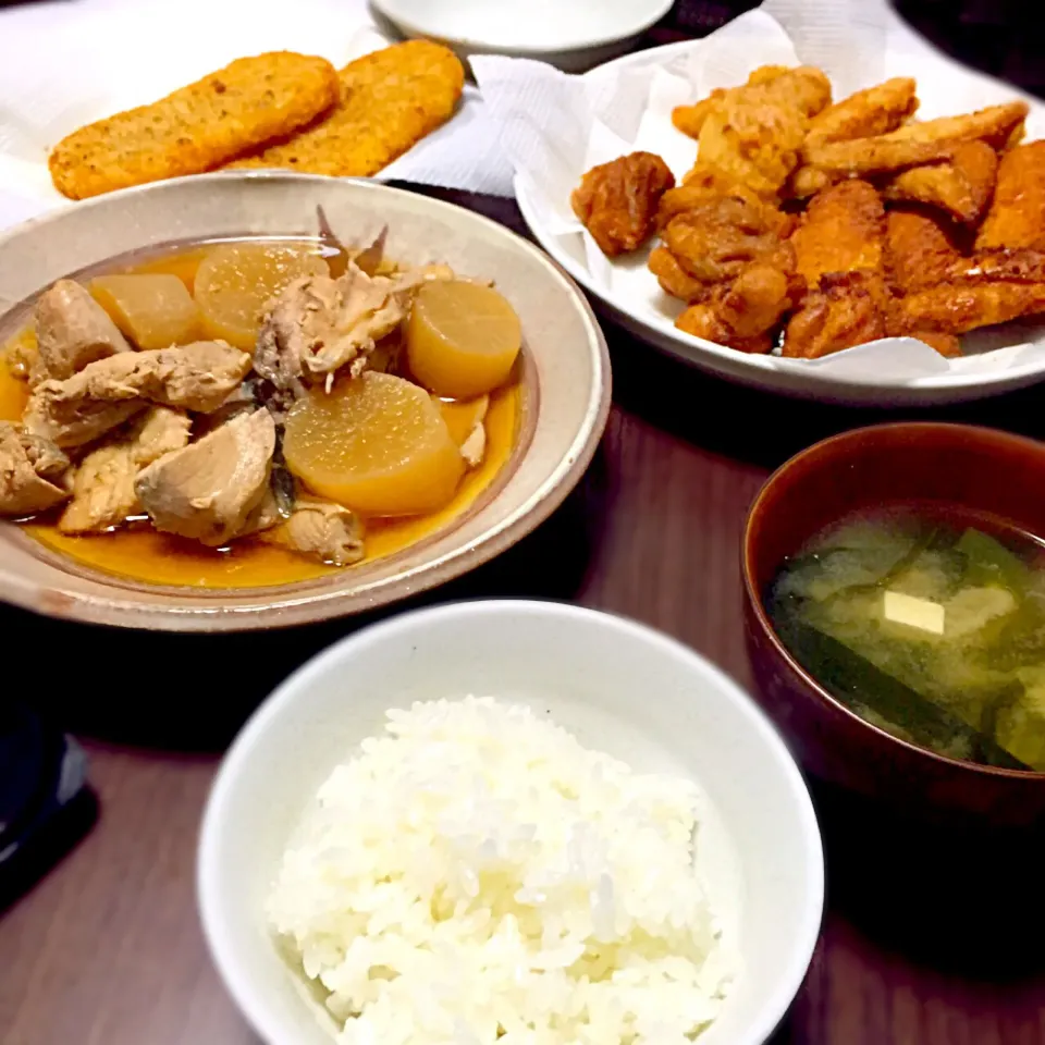 鶏のから揚げ ブリ大根 味噌汁 ご飯|ゆきさん