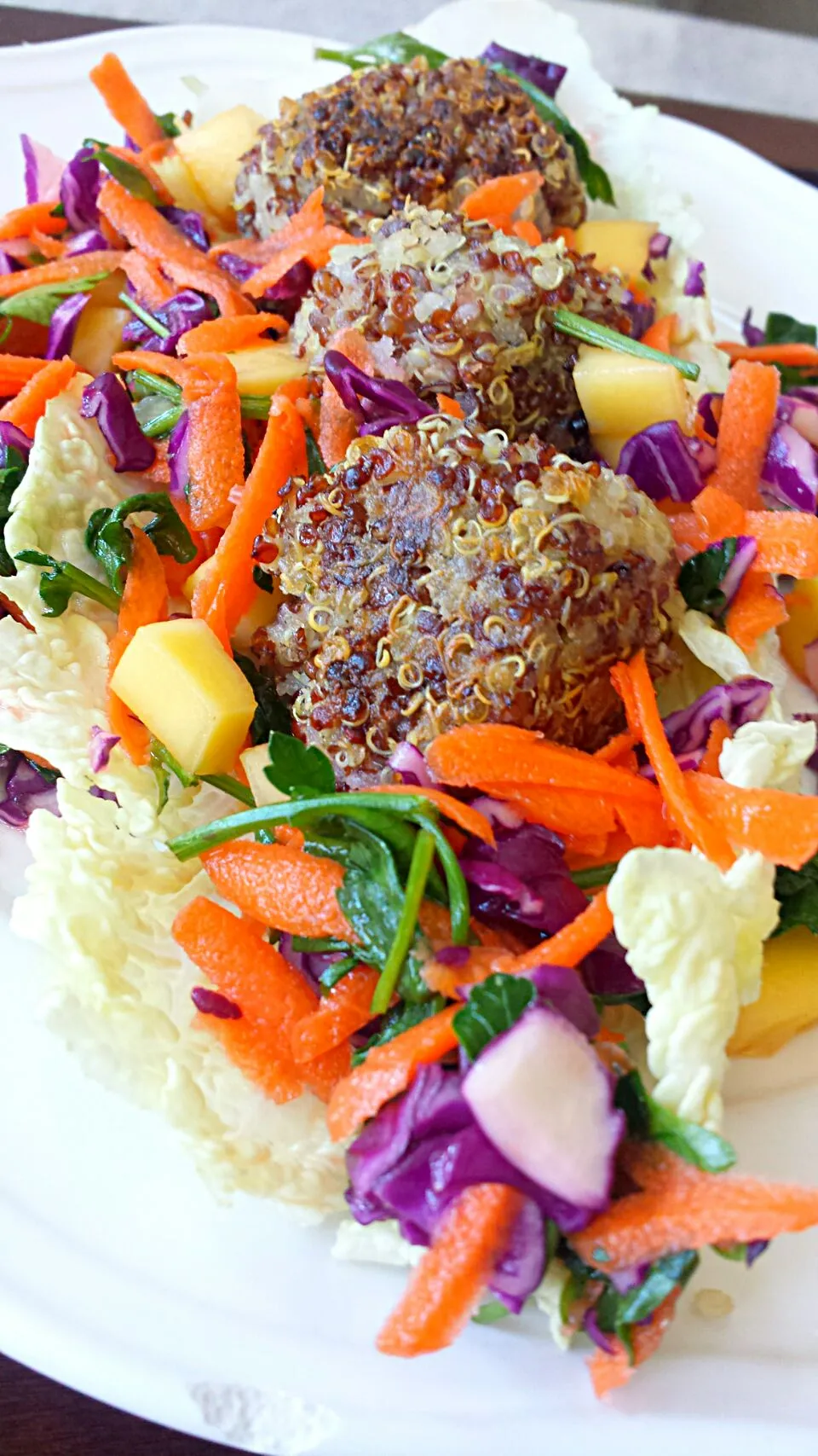 Red Quinoa Balls Tacos with a Raw Red cabbage,  carrot and mango slaw. #Vegetarian #vegetarianfood #energyfood #plantbased #stayingfit #eatclean #healthyliving |lisaさん