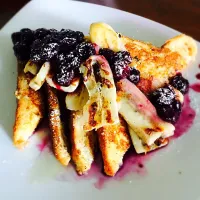 Snapdishの料理写真:French toast with caramelised bananas and blueberry compote|jessさん