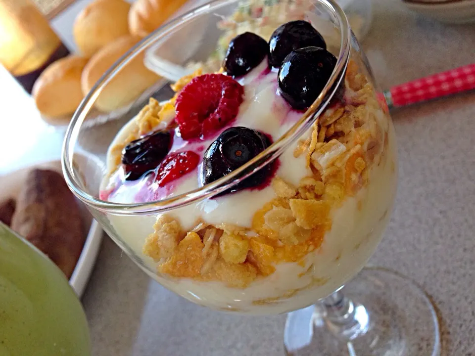 fruit granola yoghurt|viviさん