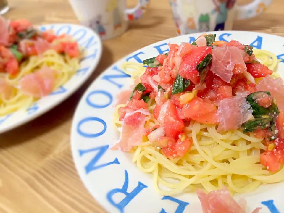 Snapdishの料理写真:生ハムとトマトの冷製パスタ✨✨|ろっちゃん🍀さん