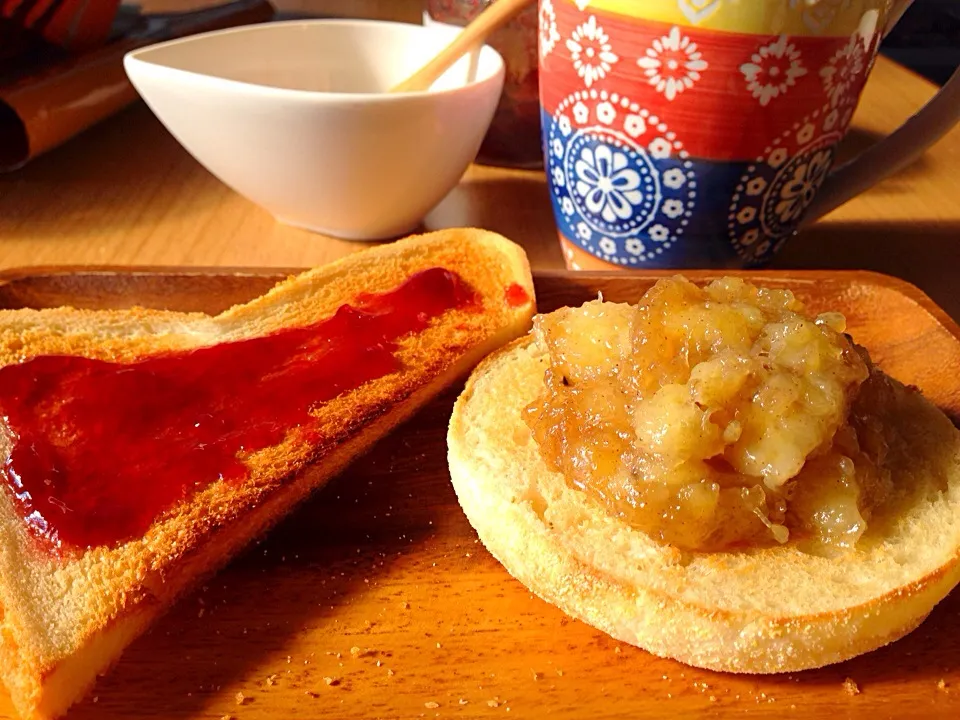 即席バナナジャムとほうじ茶ラテで朝ごはん|こんこんさん