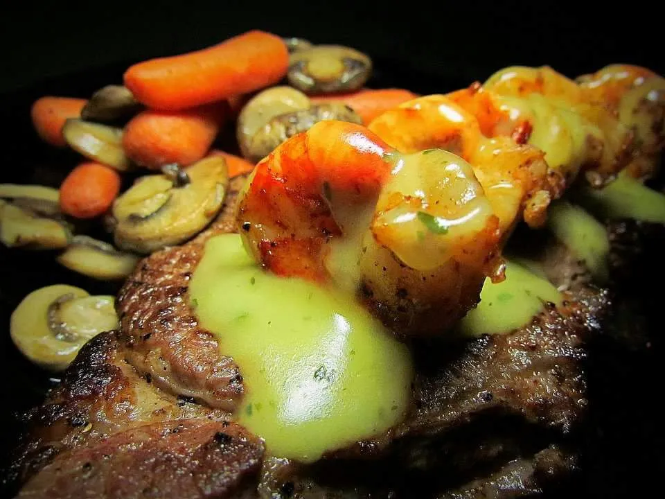 Steak And Pawns with Bearnaise sauce|Momoko Chanさん