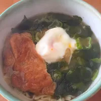 油揚げと温玉うどん|さっちゃんさん