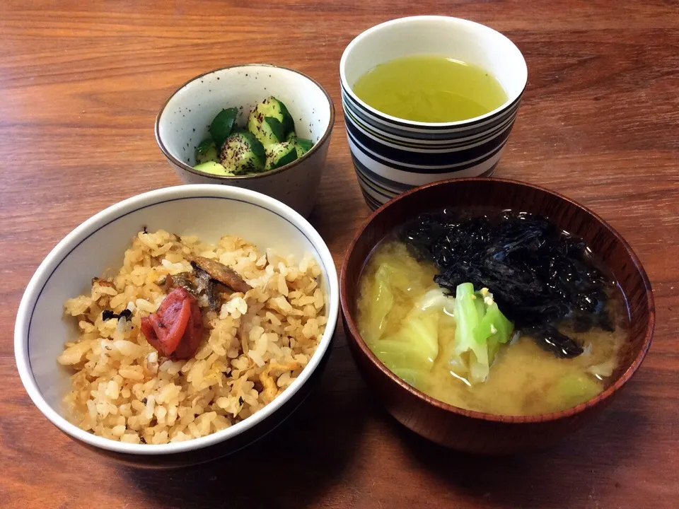 残りモノさんま缶の炊き込みご飯、キャベツと海苔のお味噌汁、きゅうりのゆかり和え 2015.2.10|キラ姫さん