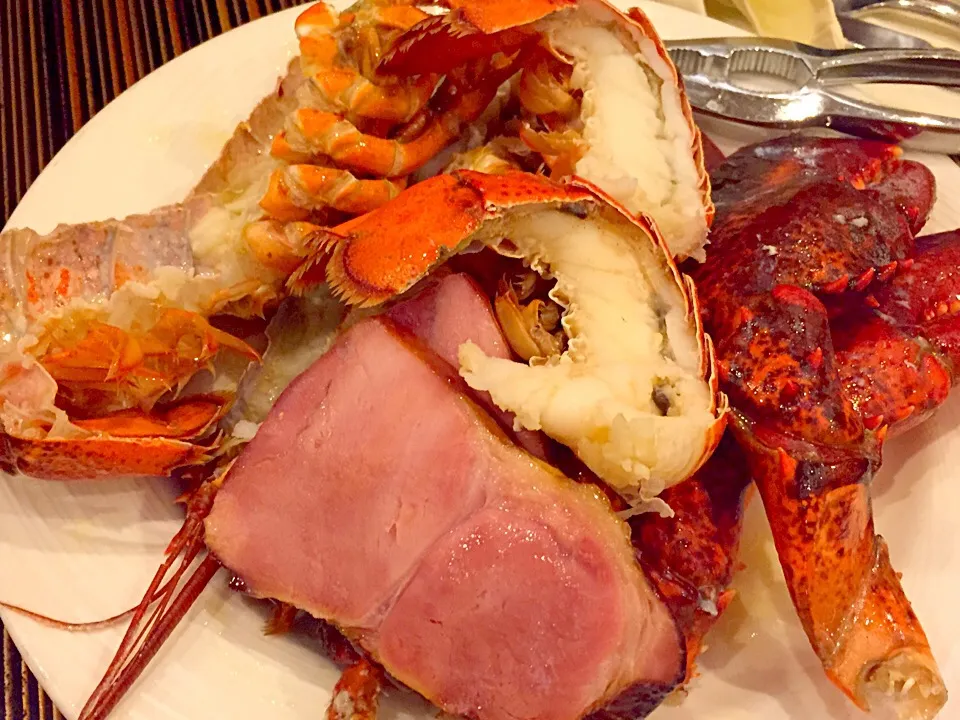 Snapdishの料理写真:Buffet plate of Lobster|Nillersさん