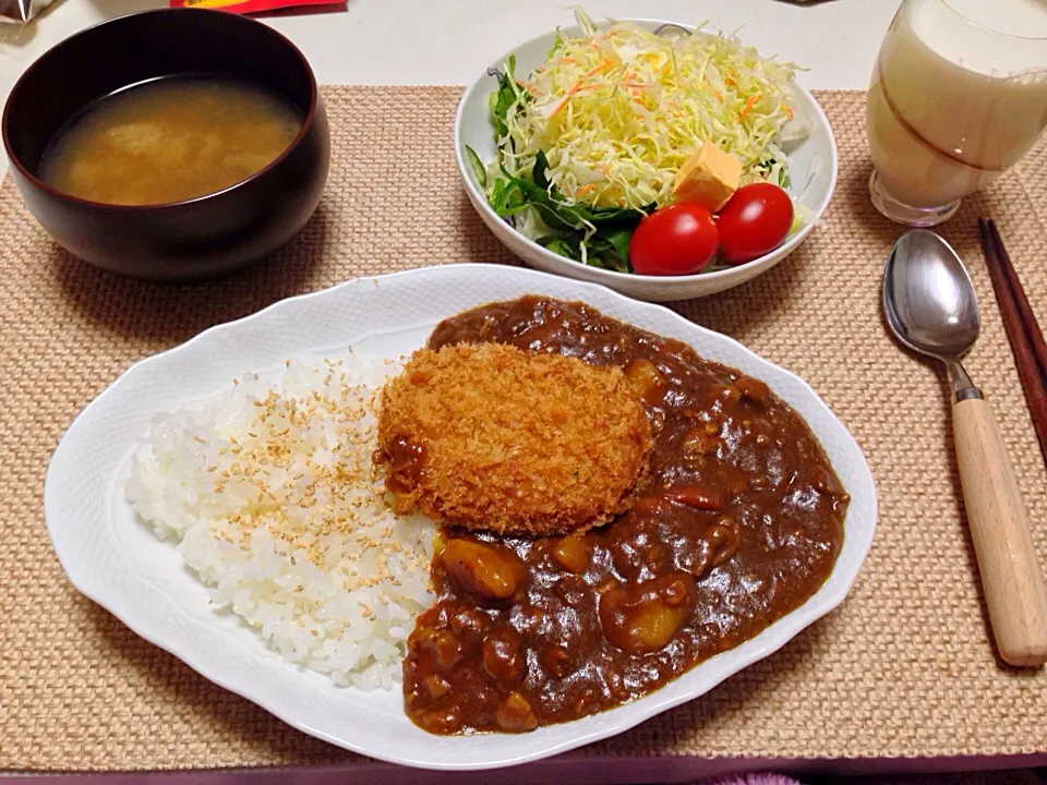 カレーライス サラダ しじみとひじきの味噌汁|にゃろめさん