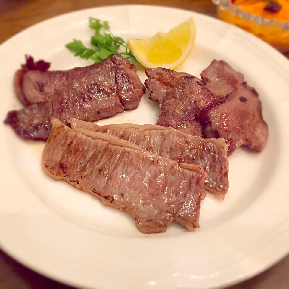 今日は子供と二人でお家焼肉♡ハラミ、牛タン、カルビ♪|Ayaさん