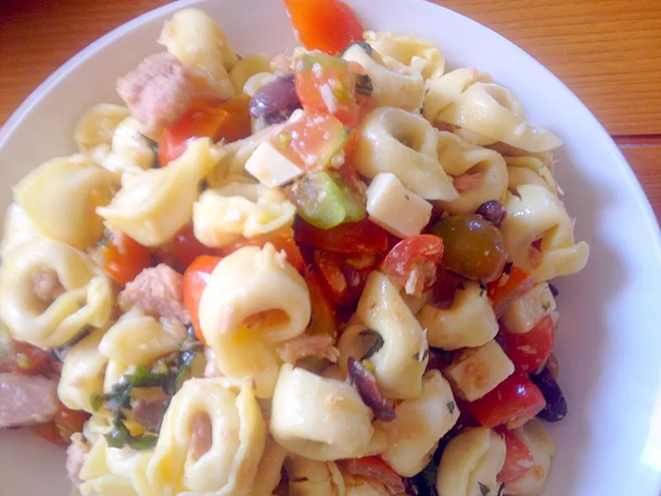 Snapdishの料理写真:Insalata di tortellini freddi|Giankaさん