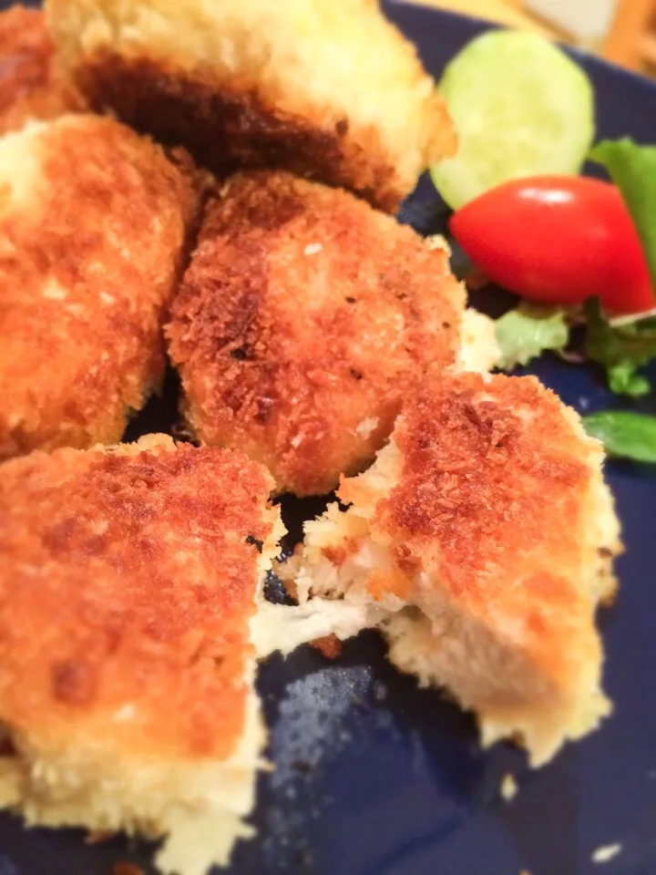 Snapdishの料理写真:Mozzarella chicken nugget|Chiho Yamamotoさん