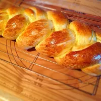 Snapdishの料理写真:Braided bread loaf|Leanne＊Bradyさん