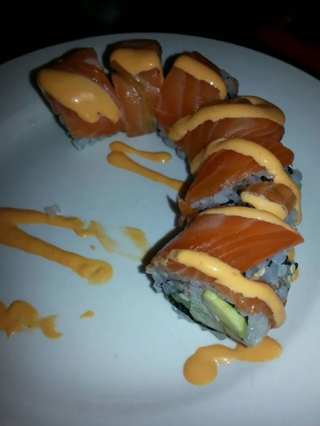 salmon,  kani kama, avocado, and cucumber roll with spicy mayo.|Polly Gelfusoさん