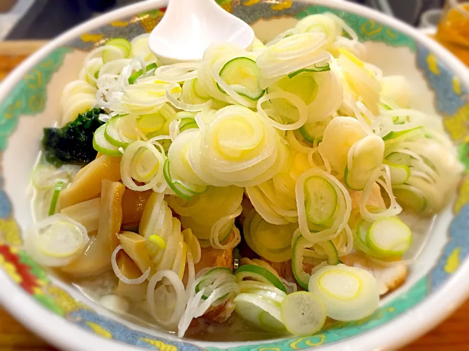 Snapdishの料理写真:チャーシューメン ネギ増し@特麺コツ一丁ラーメン(幡ヶ谷)|かっちっさん